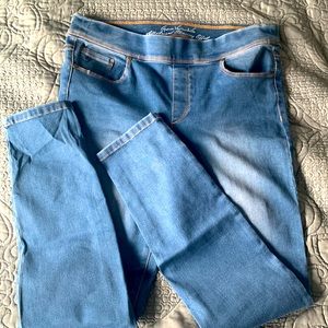 Gloria Vanderbilt all around slimming effect Jegging